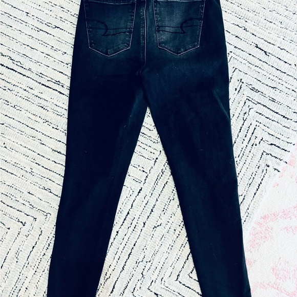 AEO The Dream Jean, Curvy High Rise Jeggings Black, Size 4R, Distressed. ECU! - Picture 6 of 7